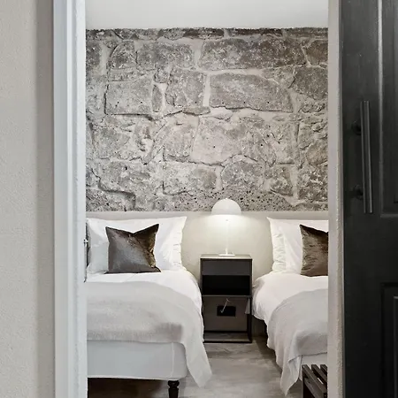 Amazing Design In Downtown Apartment *