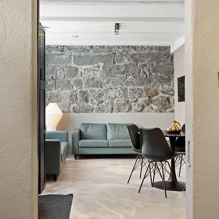 Amazing Design In Downtown Apartment
